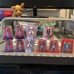SOLD 12 Mini Bratz